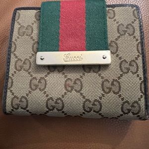 Authentic Gucci wallet 5x5